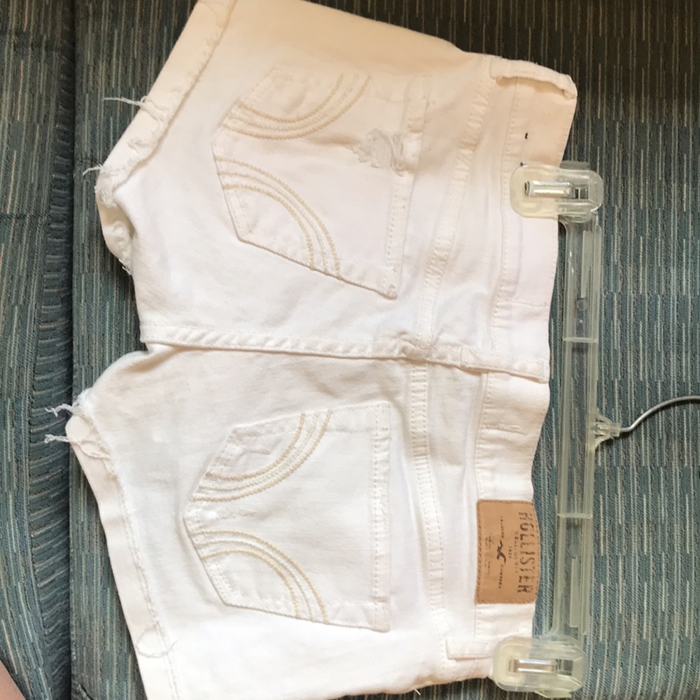 Used white Hollister jean shorts - Picture 2 of 3